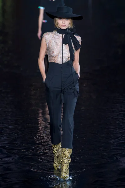 Look 5